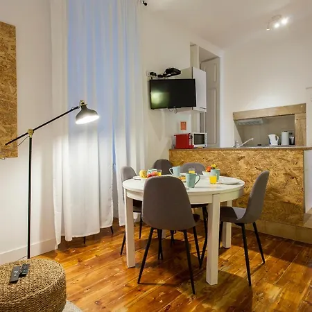 Apartment Downtown Correeiros *